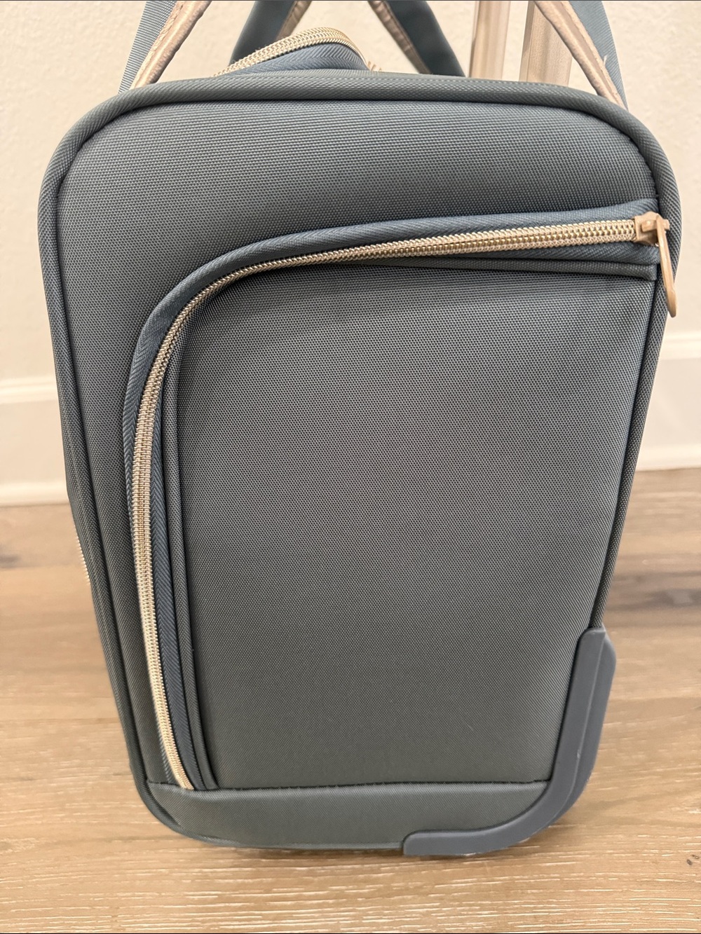 London Fog Under-the-Seat Carry-On Luggage  Bag Hartford II Collection Unisex - Picture 3 of 16